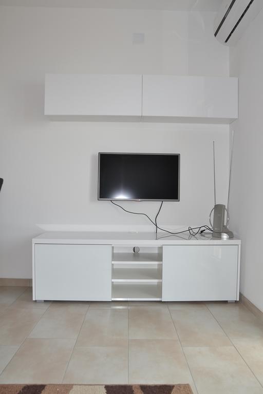 House With Sea View Apartment Drage Exterior photo