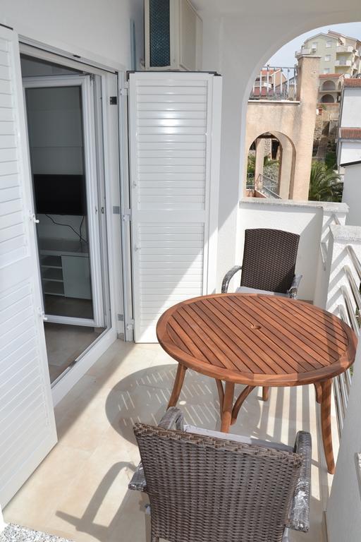 House With Sea View Apartment Drage Exterior photo