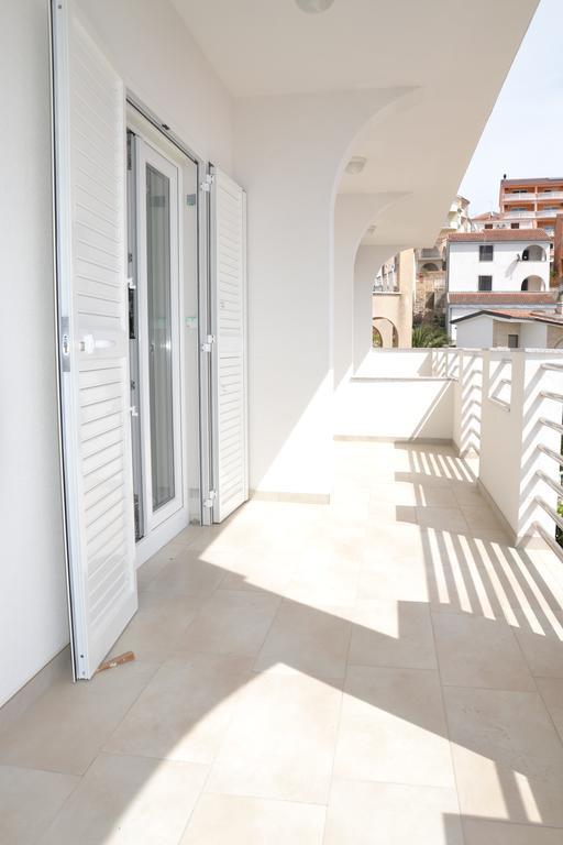 House With Sea View Apartment Drage Exterior photo